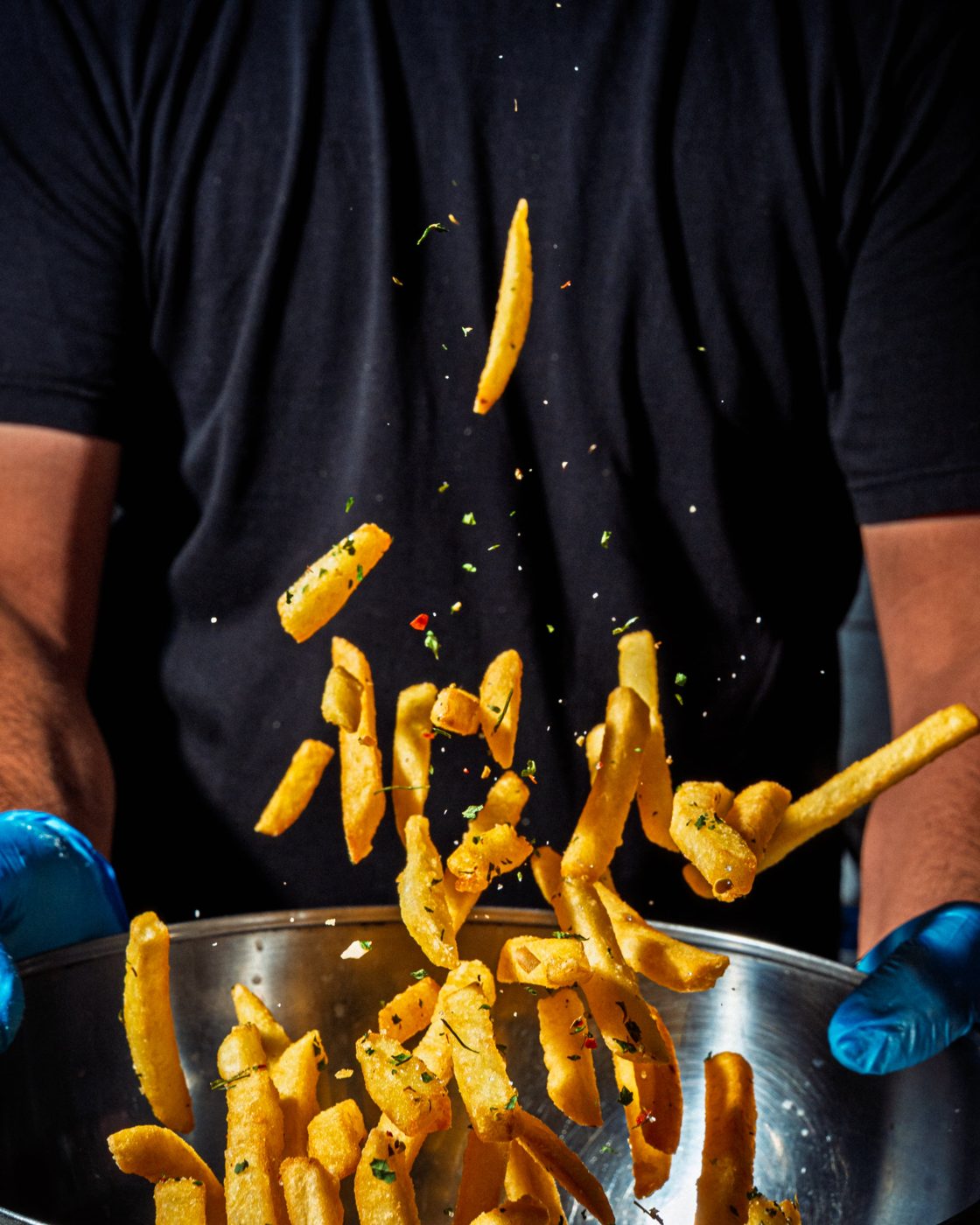 Patatine fritte saltate con erbe